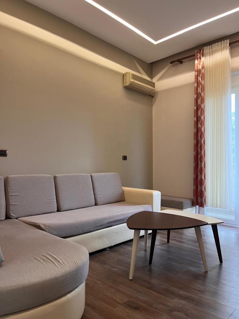 Lukas Vollga Appartement Durrës